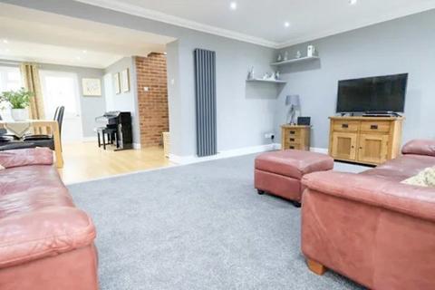 4 bedroom link detached house for sale, Hillview, Bicknacre