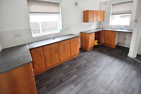 3 bedroom semi-detached house to rent, Fifth Avenue, Kidsgrove, Stoke-On-Trent