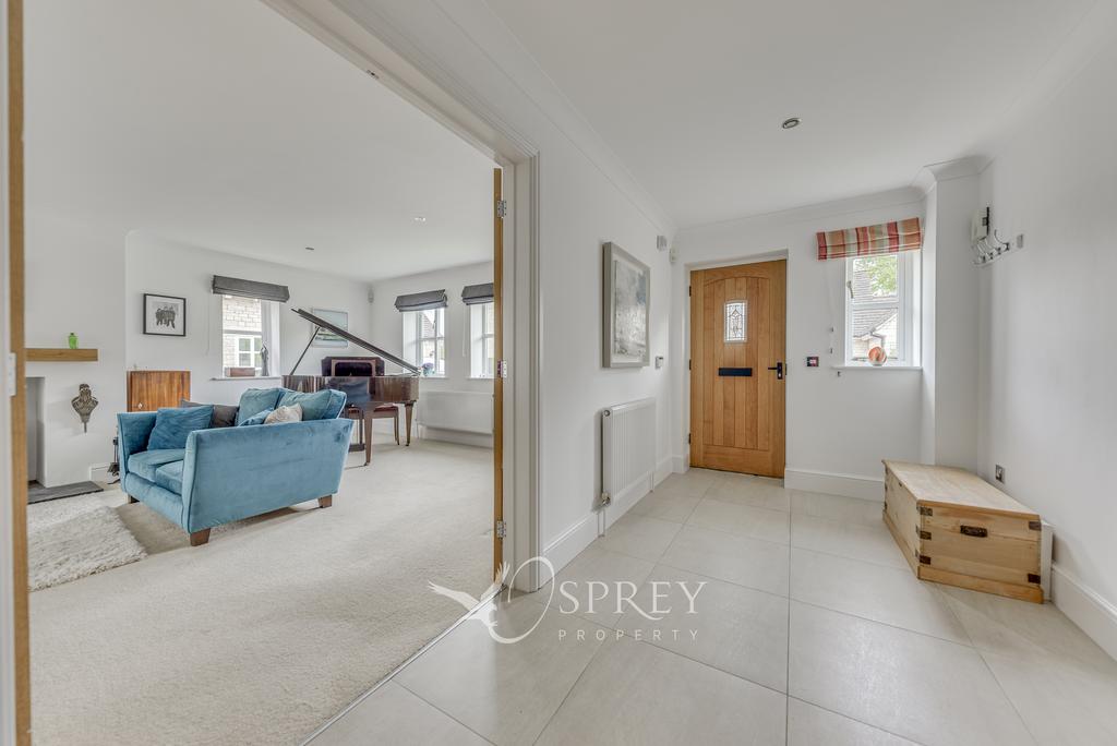Entrance Hall / Livi