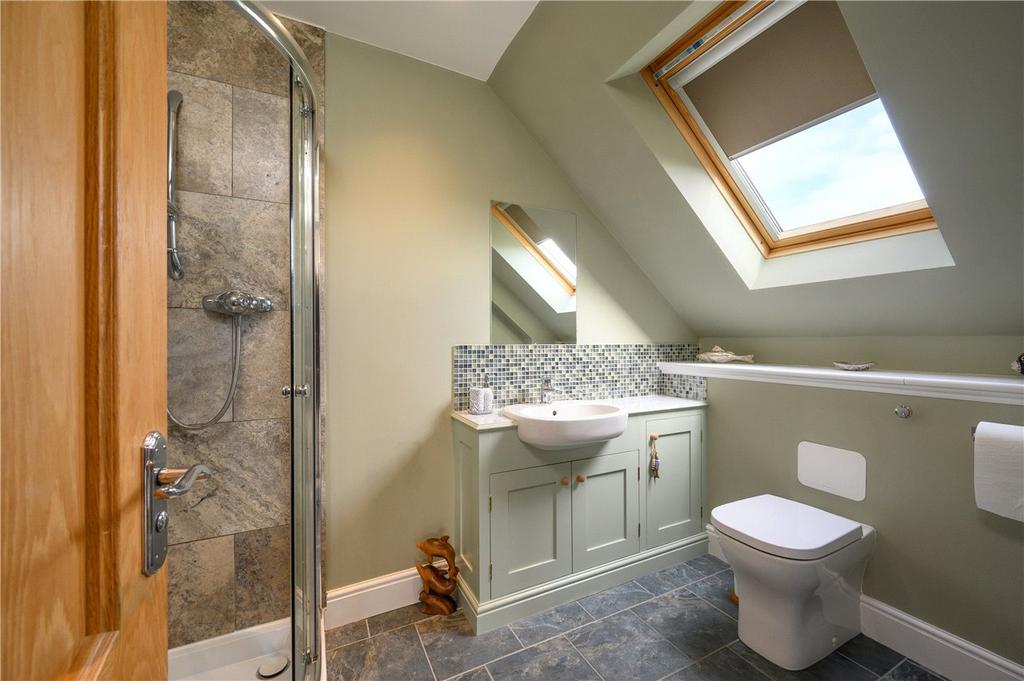 Master (En-Suite)