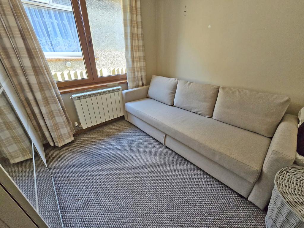 Second bedroom (1)