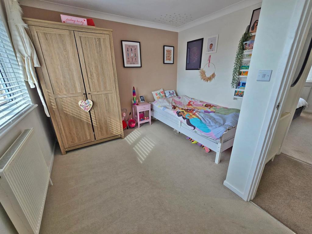 Second bedroom (5)