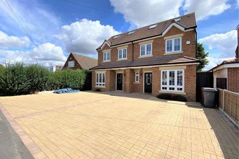 undefined, Elmshott Lane, Cippenham, Slough