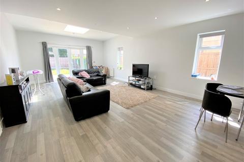 undefined, Elmshott Lane, Cippenham, Slough
