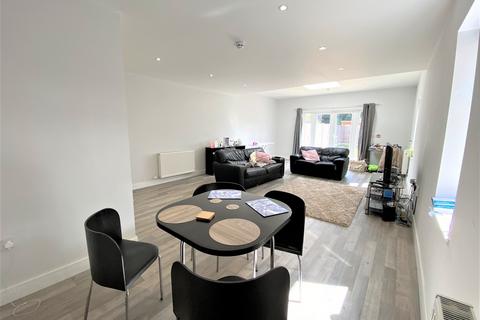 undefined, Elmshott Lane, Cippenham, Slough