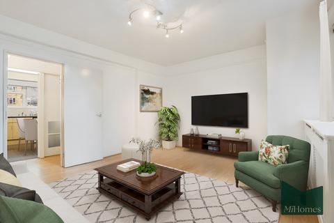 2 bedroom ground floor flat for sale, Abbots Manor, London