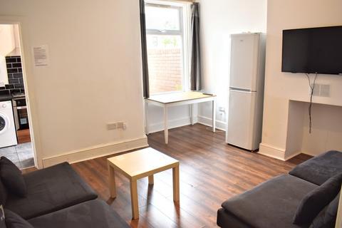1 bedroom in a house share to rent, Carlton Avenue, Rusholme, Manchester
