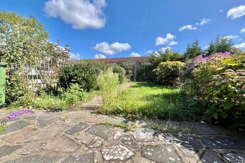 2 bedroom terraced house for sale, Straight Road, Romford