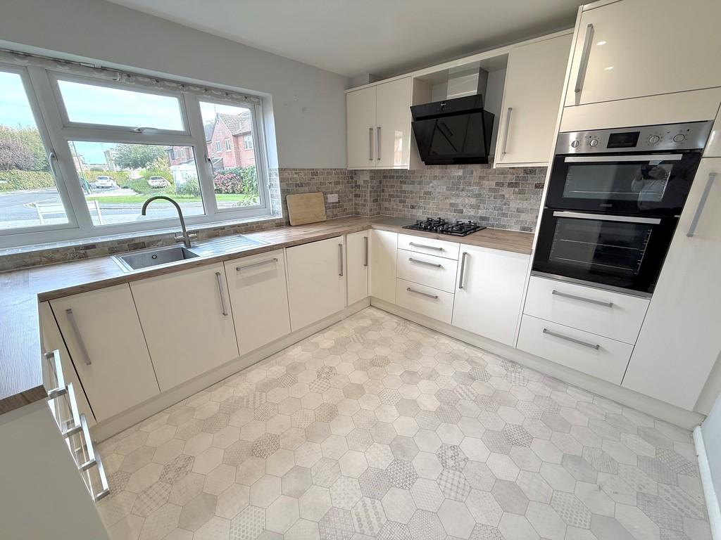 11 Wakehurst Place Kitchen1
