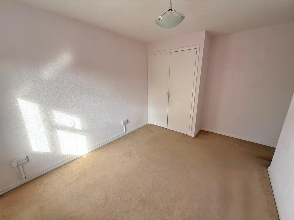 11 Wakehurst Place Bed1 2