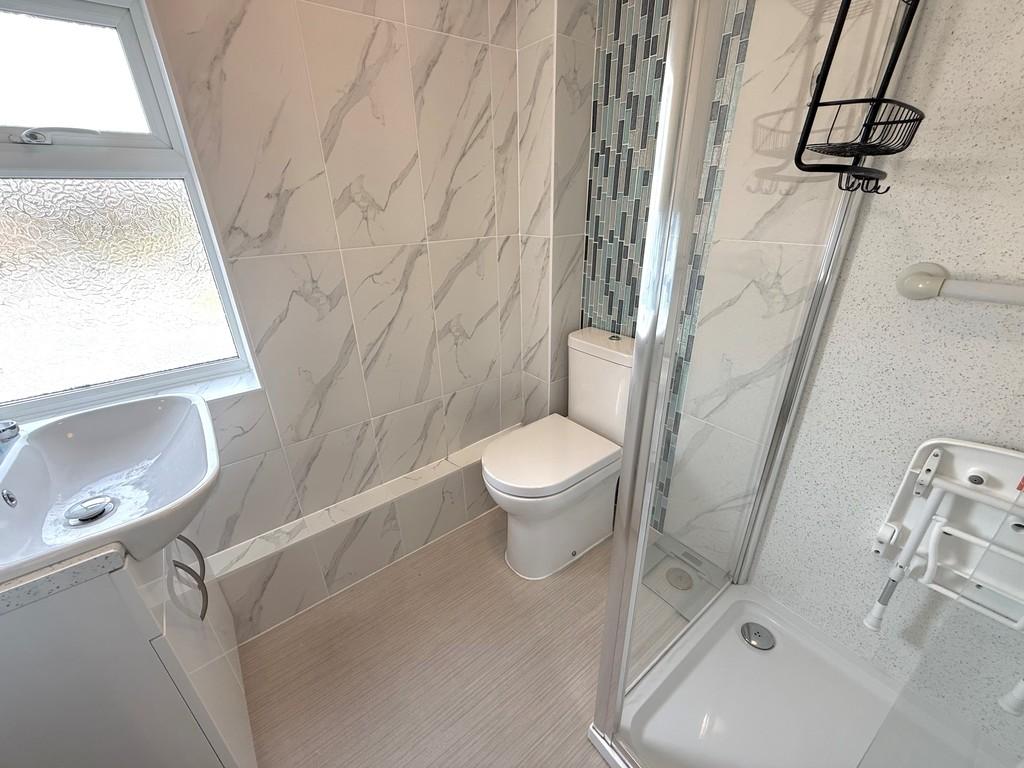 11 Wakehurst Place Shower Room