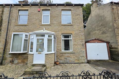 3 bedroom end of terrace house to rent, Lady Ann Road, Soothill