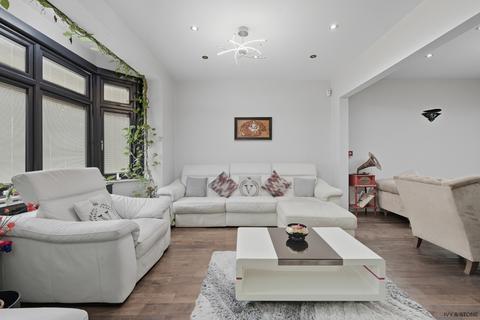 4 bedroom terraced house for sale, Ilford, Greater London, IG2