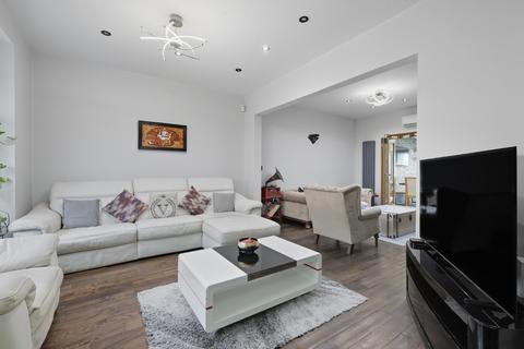 4 bedroom terraced house for sale, Ilford, Greater London, IG2