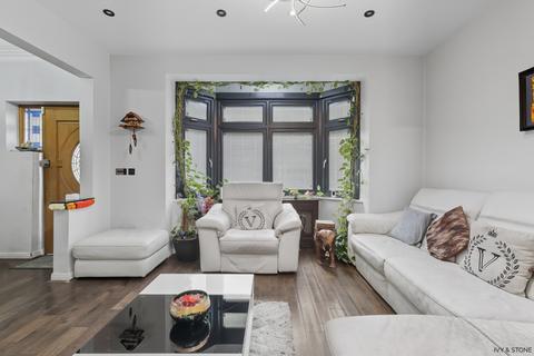 4 bedroom terraced house for sale, Ilford, Greater London, IG2