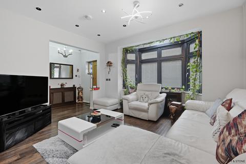 4 bedroom terraced house for sale, Ilford, Greater London, IG2