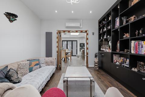 4 bedroom terraced house for sale, Ilford, Greater London, IG2