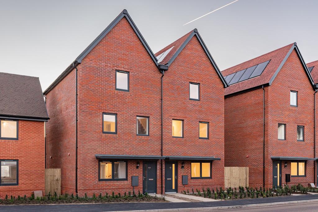 External shot of semi-detached curdridge at...