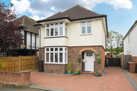 3 bedroom detached house for sale, Worplesdon Road, Surrey GU2