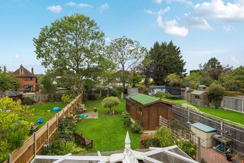 3 bedroom detached house for sale, Worplesdon Road, Surrey GU2