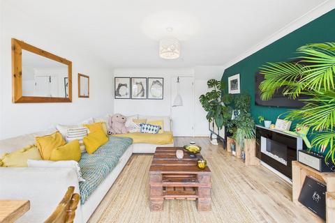 2 bedroom semi-detached house for sale, Rosewood Close, Bridlington