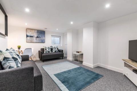 6 bedroom house to rent, Brookfield Place, Leeds LS6