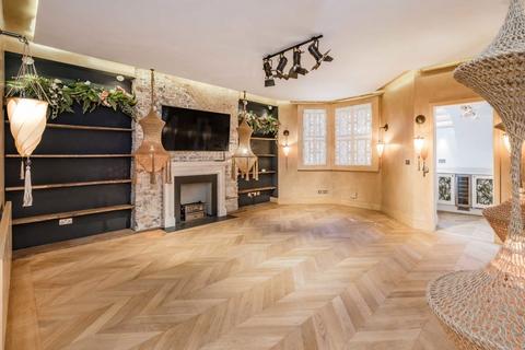 2 bedroom flat for sale, Tite Street, London SW3