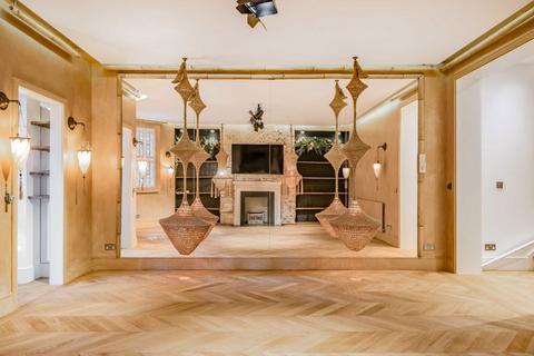 2 bedroom flat for sale, Tite Street, London SW3