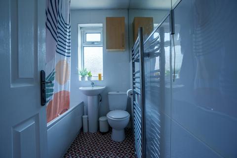 4 bedroom house to rent, Park View Grove, Leeds LS4