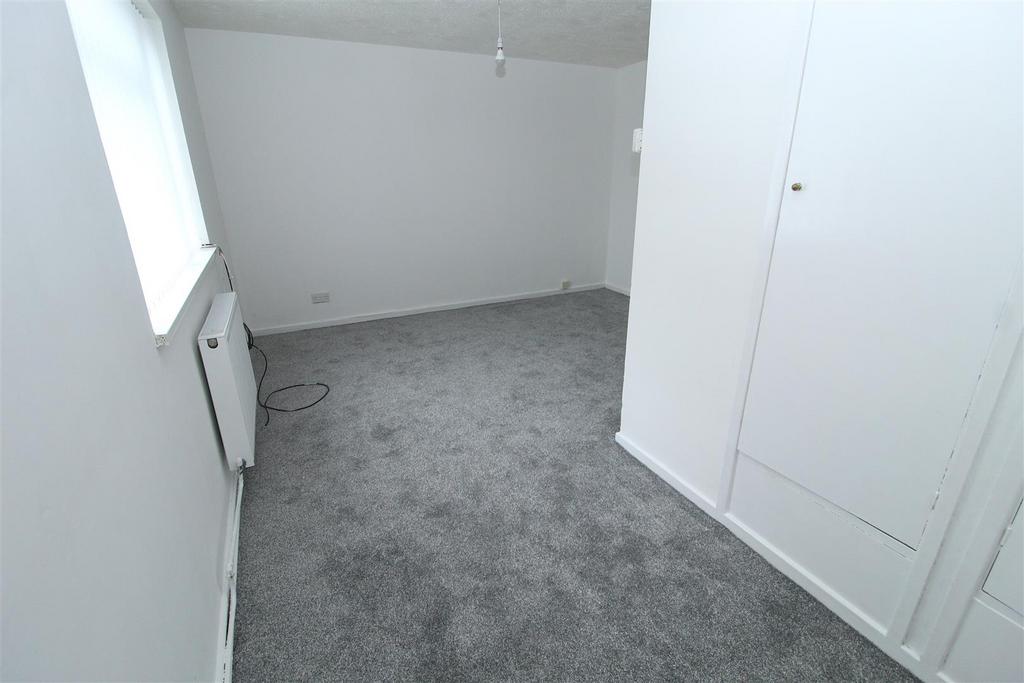 Living Room3.JPG