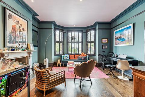6 bedroom semi-detached house to rent, Twyford Avenue, London W3