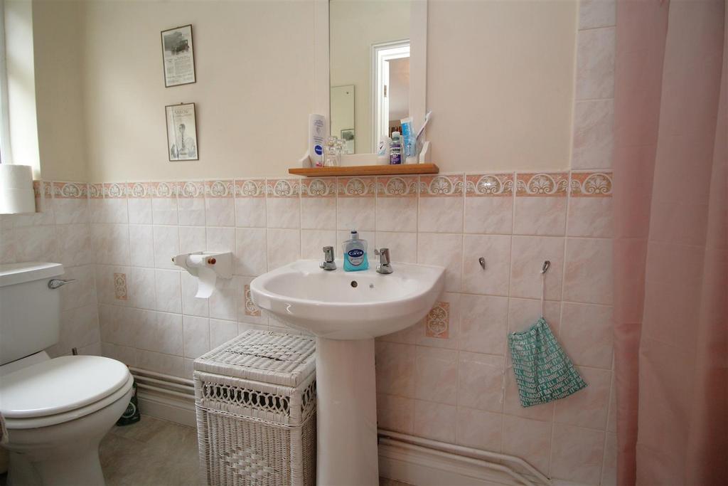 Ensuite.JPG