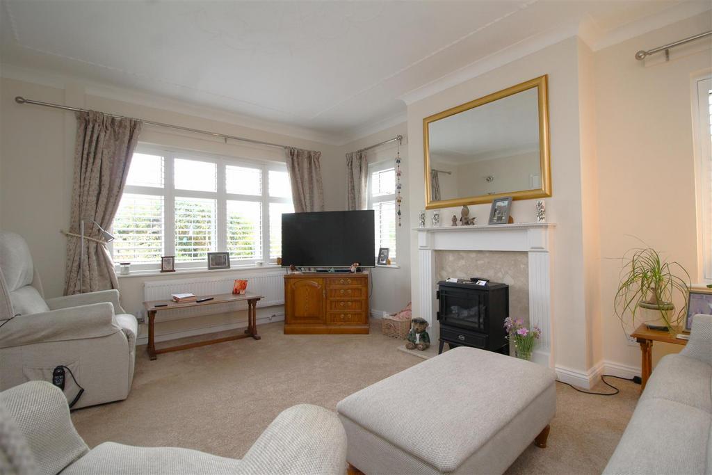 Living room 2 .JPG
