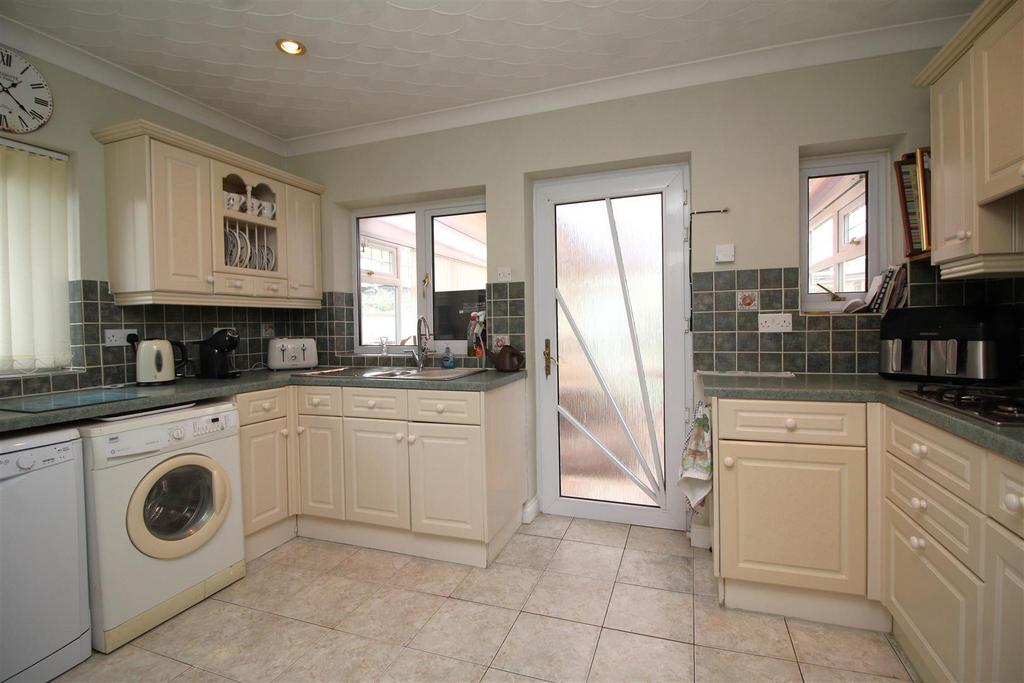 Kitchen 1 .JPG