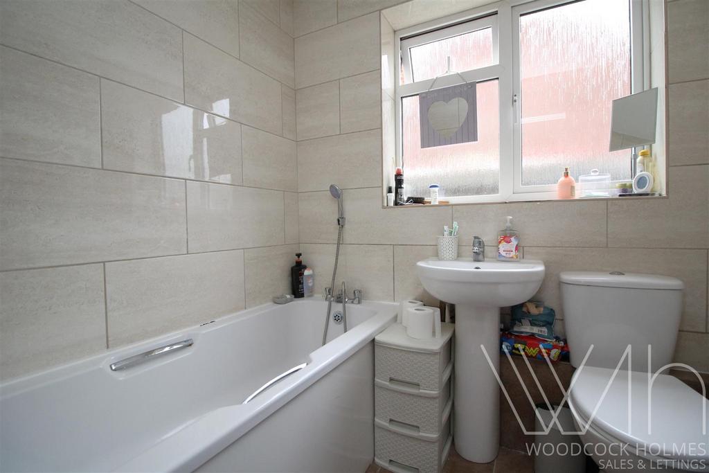 Bathroom 1.JPG