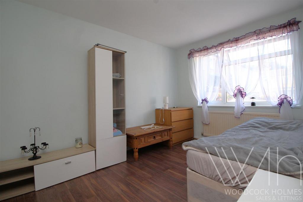 Bedroom 1  1.JPG