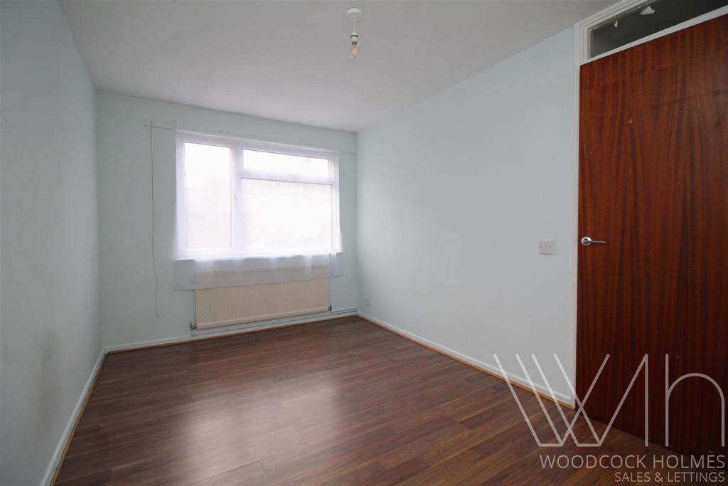 Bedroom 1 1.JPG
