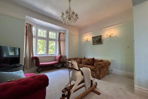 2 bedroom flat to rent, West Overcliff Drive, Bournemouth