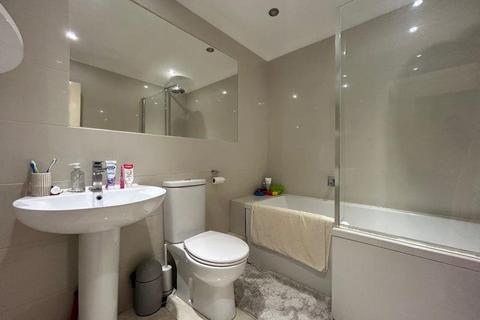 2 bedroom flat to rent, West Overcliff Drive, Bournemouth