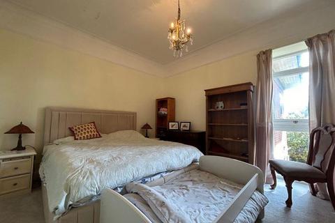 2 bedroom flat to rent, West Overcliff Drive, Bournemouth