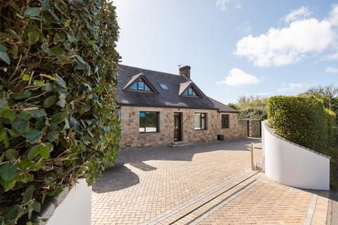 4 bedroom detached house for sale, Route De Farras, Forest, Guernsey