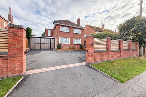 4 bedroom detached house for sale, Holmwood Avenue, Just off St Johns Avenue, Kidderminster, DY11 --NO CHAIN--