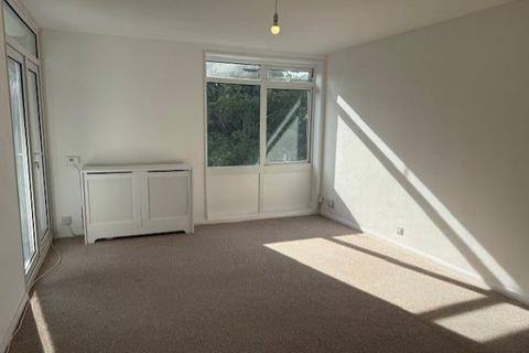 2 bedroom flat to rent, The Pines, Purley, CR8 2DZ