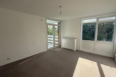 2 bedroom flat to rent, The Pines, Purley, CR8 2DZ