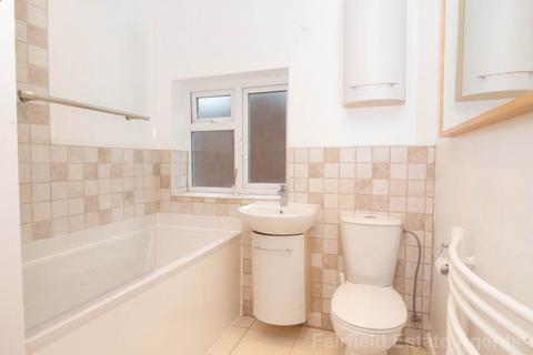 3 bedroom semi-detached house to rent, Bowring Green, South Oxhey