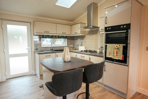 2 bedroom park home for sale, Studley, Warwickshire, B80