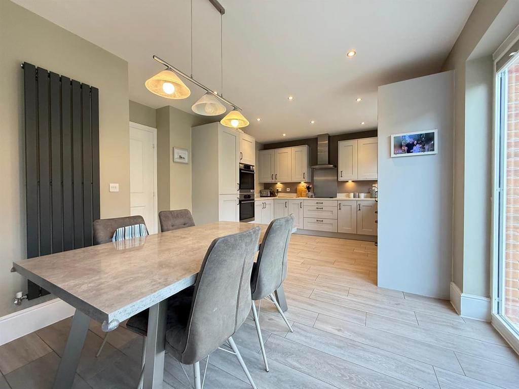 Dining kitchen