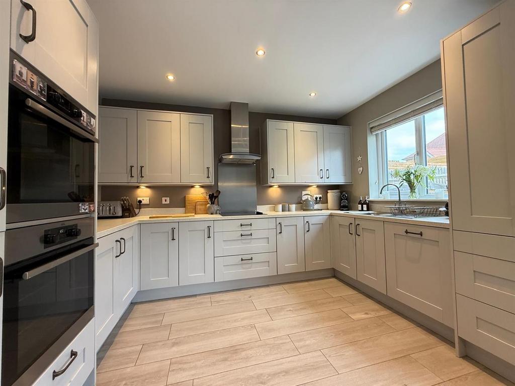 Dining kitchen