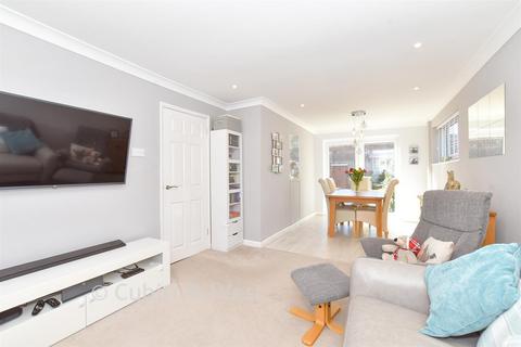 18 Winchester Road, Rustington, Littlehampton, BN16 3RH