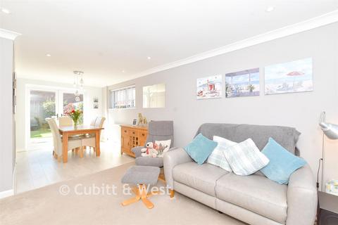 18 Winchester Road, Rustington, Littlehampton, BN16 3RH
